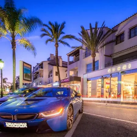 לינה וארוחת בוקר Casa Puerto Banus *